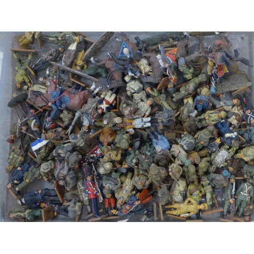 702 - A box of del Prado hand painted soldiers and cavalrymen plus magazines (approximately 65)