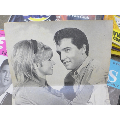 708 - Elvis Presley magazines, Series 6 and other magazines