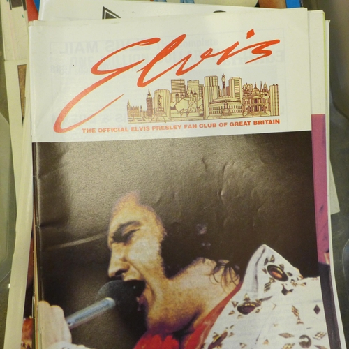 708 - Elvis Presley magazines, Series 6 and other magazines