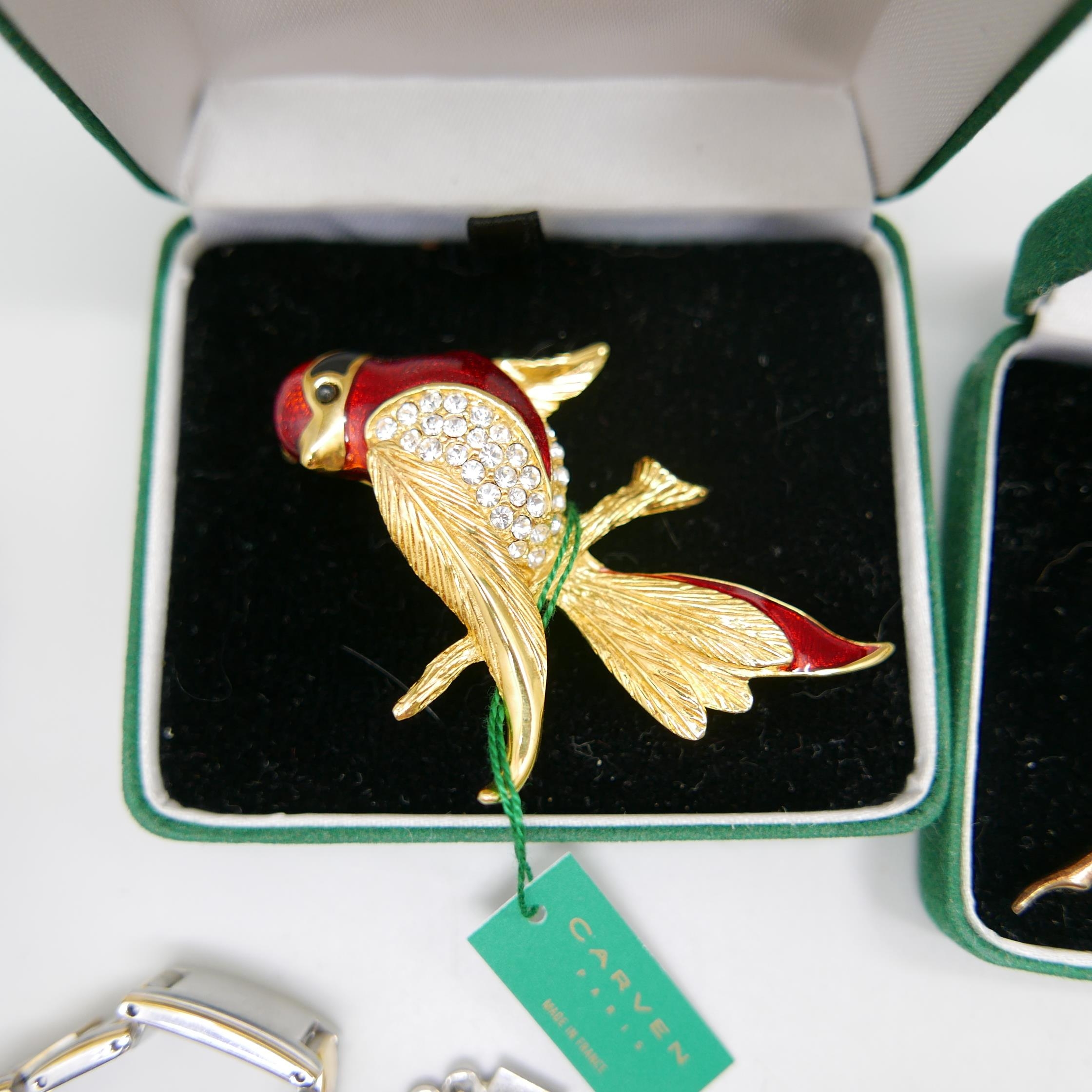 Two cased Carven Paris brooches and assorted costume jewellery