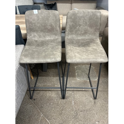 1382 - A pair of light grey Hanna barstools