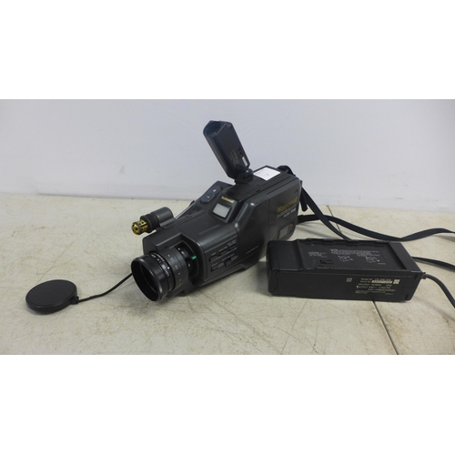 2087 - A National NV-M200EN VHSC video camera and battery pack