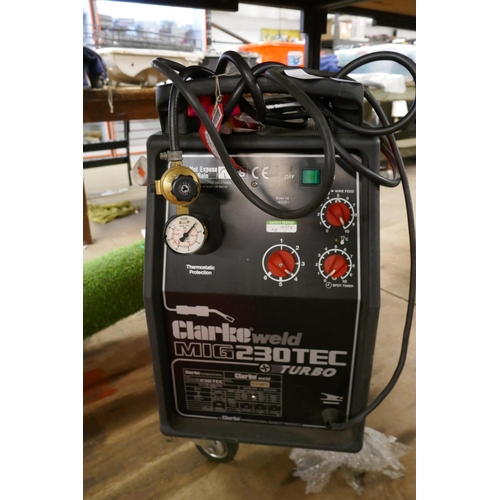 2358 - A Clarke Weld mig 230tec turbo mig welder (7793) * this lot is subject to VAT *this item is to be so... 