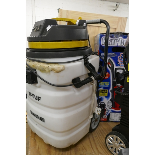 2365 - A V-tuff Mammoth 240 heavy duty water vacuum (7770) * this lot is subject to VAT *this item is to be... 