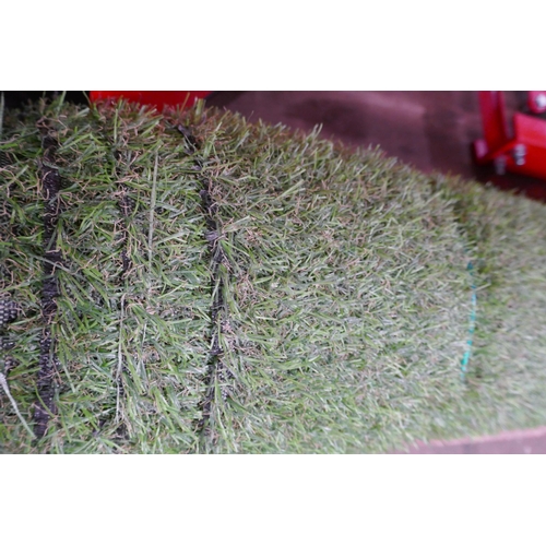 2377 - 4 x 4m roll of artificial grass