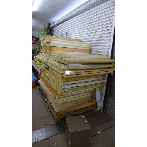 2200 - A large pallet of insulation boards in assorted sizes and thicknesses * this lot is subject to VAT