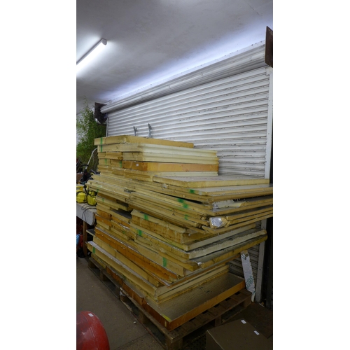 2200 - A large pallet of insulation boards in assorted sizes and thicknesses * this lot is subject to VAT