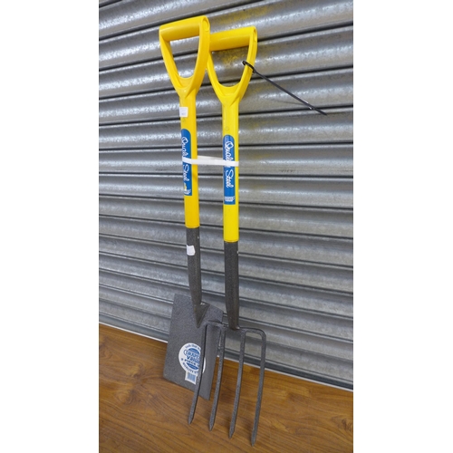 2204 - A Draper Value quality steel fork and spade set * this lot is subject to VAT