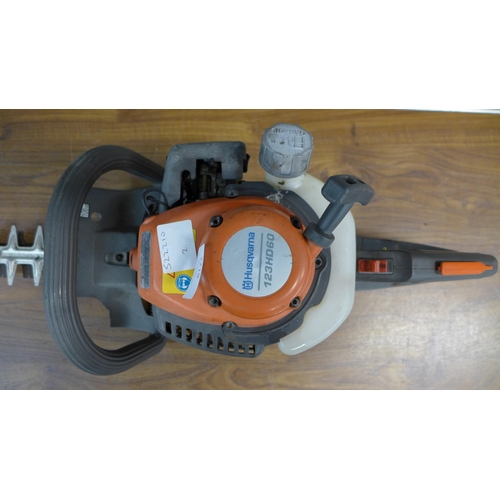 2218 - A Husqvarna 123HD60 petrol hedge cutter - W