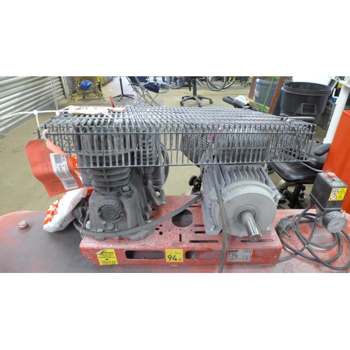 2259 - A Clarke Boxer Air 14/200 air compressor (7763)  * this lot is subject to VAT *this item is to be so... 