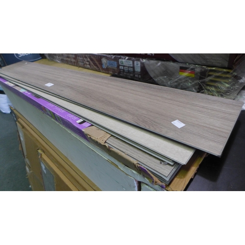 3082 - A pack of Oyster Vinyl Flooring     (321-291) *This lot is subject to VAT