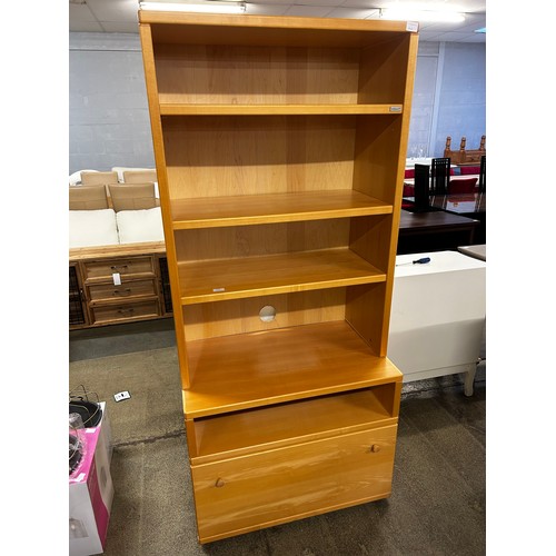 1542 - Hulsta birch shelf unit