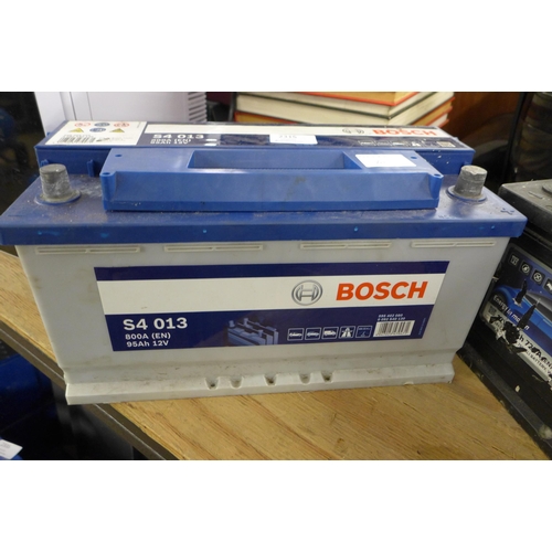 2315 - A Bosch S4 013 800A (EN) 95 AL 12V automotive battery and a Tab Polar S sealed 720A 88AL 12V automot... 