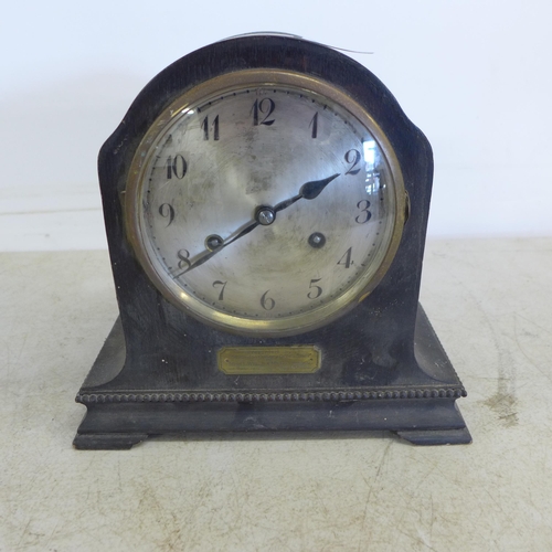 2327 - A vintage wooden cased mantel clock