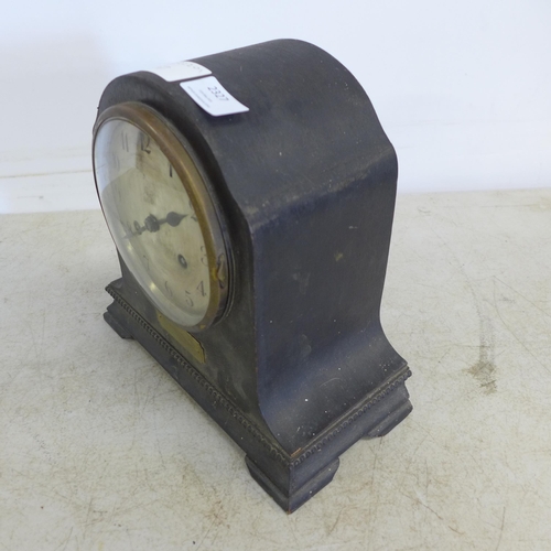 2327 - A vintage wooden cased mantel clock