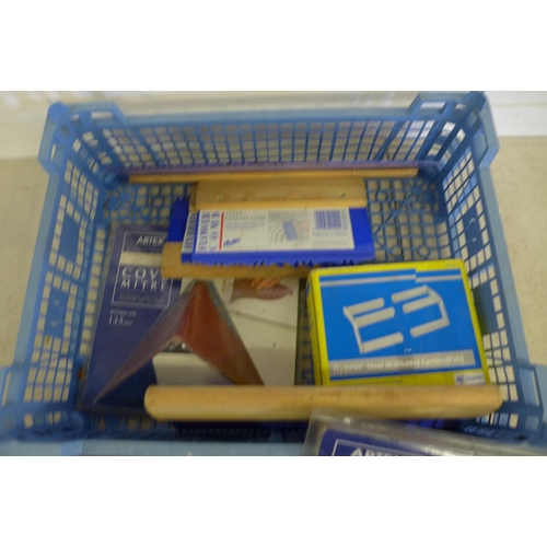 2339 - A plastic tote box of five folding crates, two cove mitres, eight texture combs and a pair of steel ... 