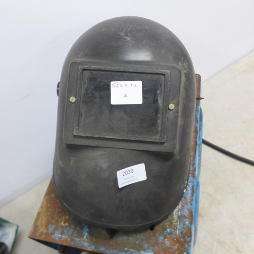 2039 - A SIP 140 240v stick welder with mask and a quantity of welding electrodes