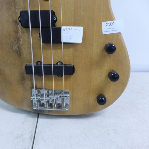 2100 - A Yamaha bass guitar