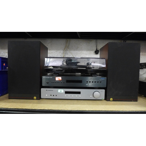 2125 - A quantity of stereo equipment including a Cambridge audio Azur 651T AM/FM/DAB tuner, a Cambridge AX... 