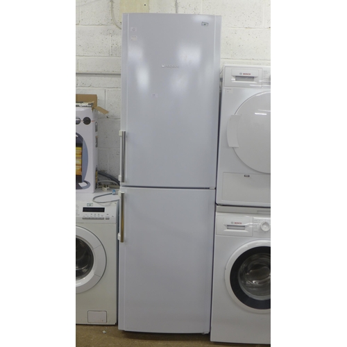 2148 - A Hotpoint Airtech Evolution 50/50 free standing fridge freezer