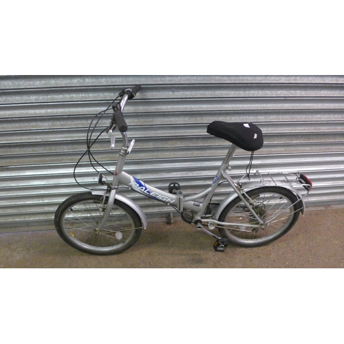 2180 - A Raleigh folding 6-speed City bike complete with pannier rack and mud guards