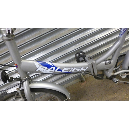 2180 - A Raleigh folding 6-speed City bike complete with pannier rack and mud guards