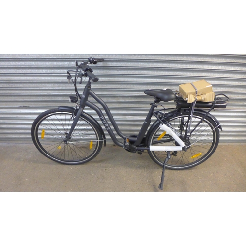 2183 - A Pure Free City 25km/h, 250W step through electric bike with battery charger and key - unused RRP £... 