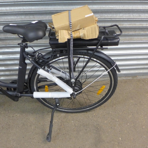 2183 - A Pure Free City 25km/h, 250W step through electric bike with battery charger and key - unused RRP £... 