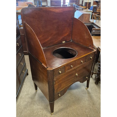 173 - A George IV mahogany washstand