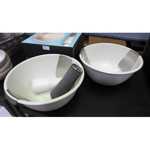 3373 - 2 x Joseph Joseph Serve It In Style Salad Bowl & Mills (321-213,214) *This lot is subject to VAT