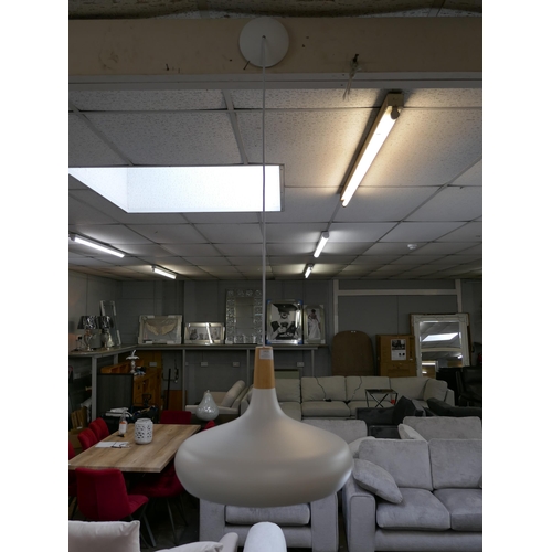 1423 - An Eglo Sabinar White metal pendant light