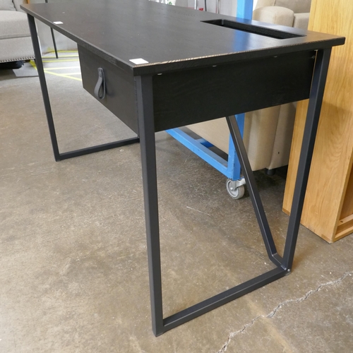 1480 - A black desk with one drawer