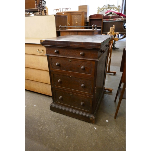 104 - A late Victorian oak pedestal desk