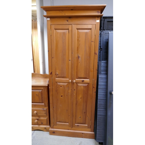 1499 - A pine wardrobe