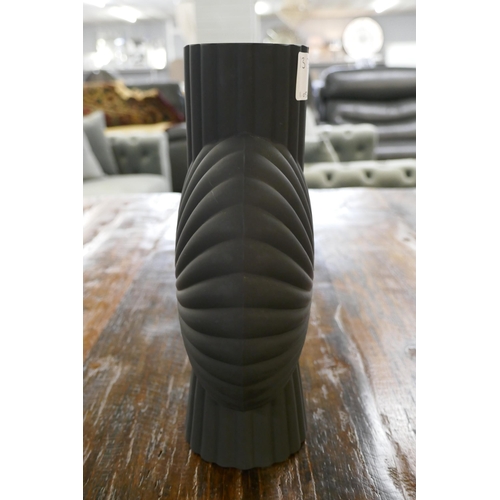 1337A - A Cassis vase in black frosted glass, H 25cms (505941339779013)   #