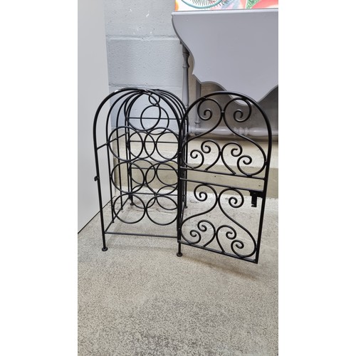 1562A - A metal wine rack