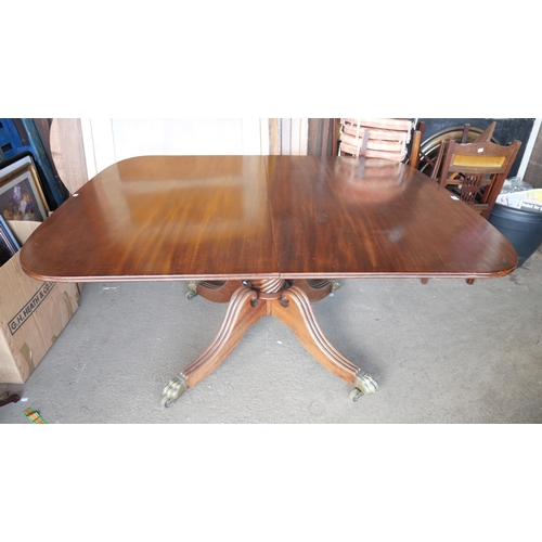 207 - A George IV mahogany dining table