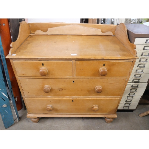 266 - A Victorian pine chest of drawers