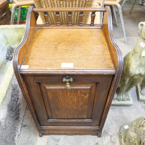 292 - An Edward VII oak coal box with original shovel