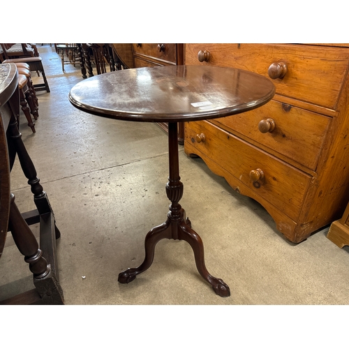 223 - A Victorian mahogany circular tripod tea table