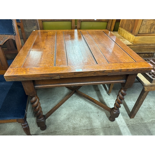 244 - An early 20th Century oak barleytwist draw-leaf table