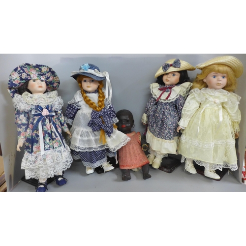 1009 - A box of mixed dolls **PLEASE NOTE THIS LOT IS NOT ELIGIBLE FOR IN-HOUSE POSTING AND PACKING**