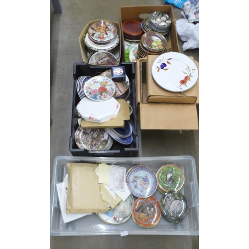 1010 - Five boxed of mixed collectors plates, some with boxes **PLEASE NOTE THIS LOT IS NOT ELIGIBLE FOR IN... 