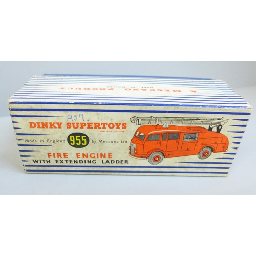 636 - Two Dinky Supertoys die-cast model vehicles, Leyland Octopus Wagon 934 and Fire Engine with extendin... 