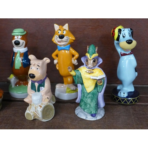 699 - A collection of Wade figures, Souper Fred, Pixie, Huckleberry Hound, Yogi Bear, Boo Boo and Mr Jinks... 