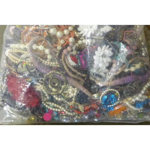 702A - A large bag of costume jewellery, approx 8kg