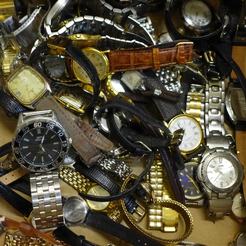 742 - A collection of lady's and gentlemen's wristwatches