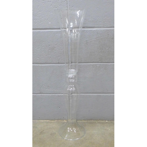 750 - A tall glass vase, 80cm **PLEASE NOTE THIS LOT IS NOT ELIGIBLE FOR IN-HOUSE POSTING AND PACKING**