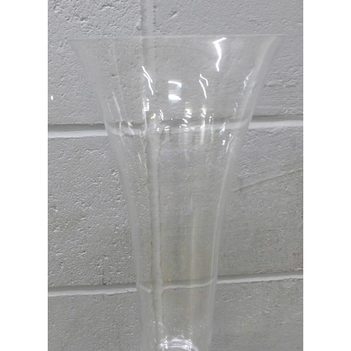 750 - A tall glass vase, 80cm **PLEASE NOTE THIS LOT IS NOT ELIGIBLE FOR IN-HOUSE POSTING AND PACKING**