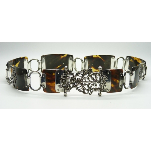 796 - A Victorian silver and tortoiseshell nurse's belt, London 1895, tortoiseshell a/f